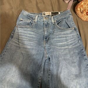 Silver tab levis! Size 30 mom jeans.
